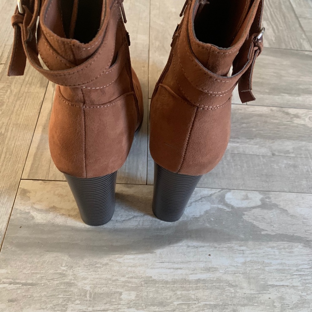 Boots - Picture 4 of 4